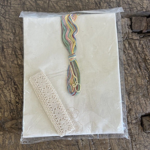 Vintage Cathy Needlecraft Floral Embroidery Guest Towel Kit Lace Trim 1984 NOS - Picture 6 of 8